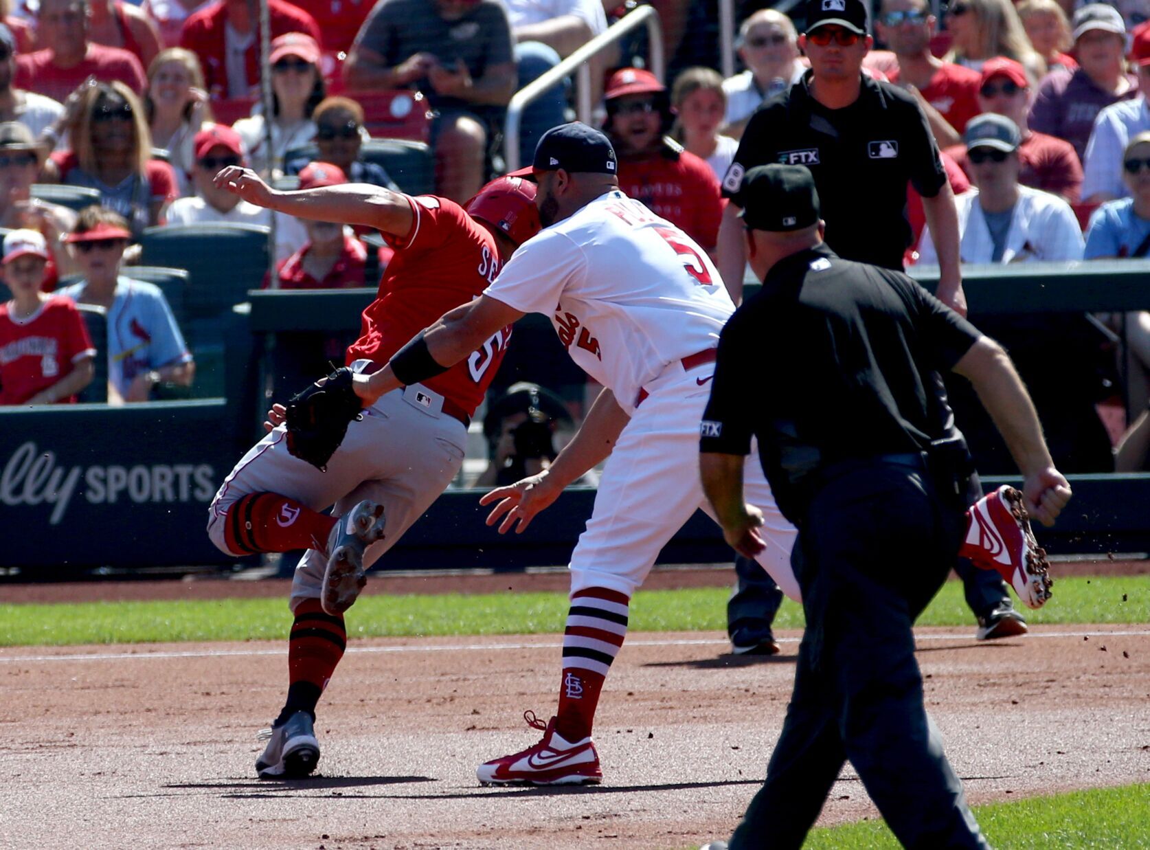 Pujols stays at 698, Reds beat Cards 3-0